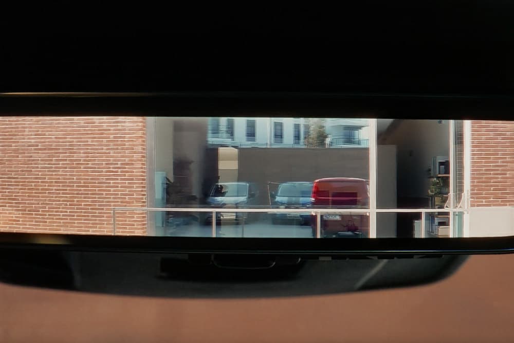 ford e_transit_custom eu Column_Card_Manage_Smart_film_0012 3x2 1000x667 digital rearview mirror